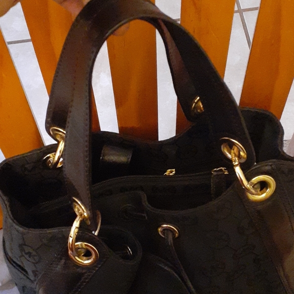 Micheal kors handbag - Picture 10 of 10